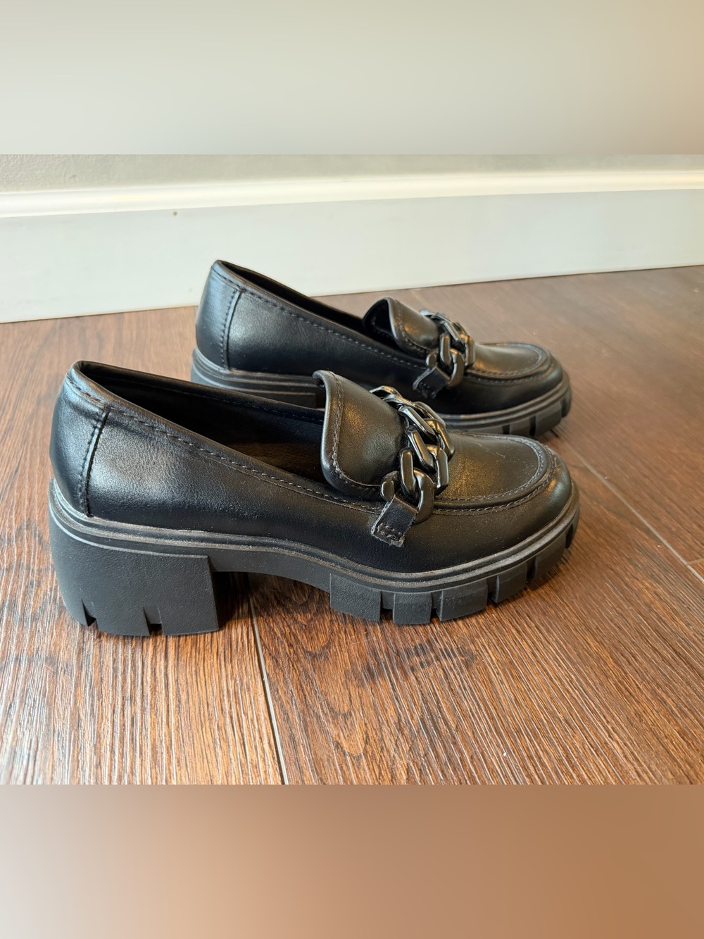 Madden Girl Black Chain-Accent Chunky Loafers for Women (Size 6.5)